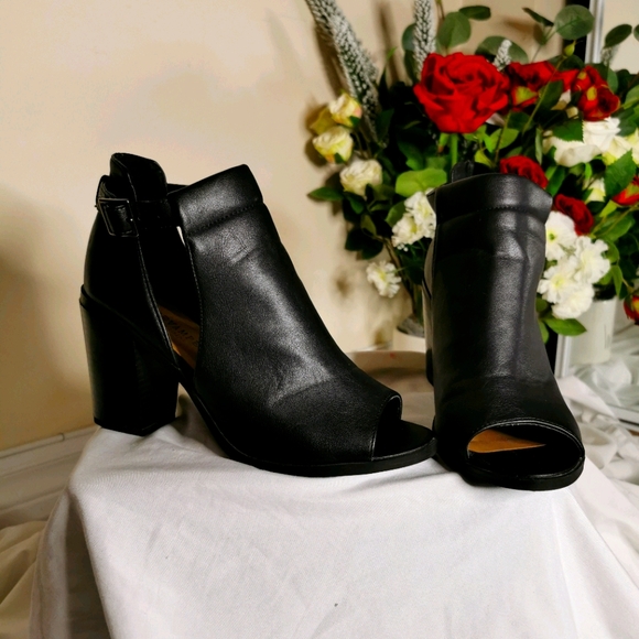 NWT Revamped boot - Picture 10 of 11